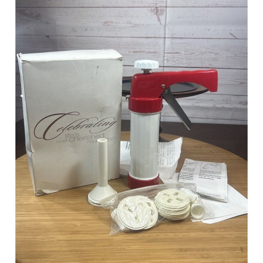 Vintage Kitchen Mate Plastic Cookie Press with icing tips 20 Piece With box